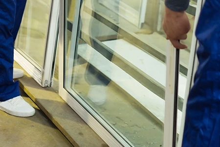 Commercial Glass Repair Technician in Glenview, Illinois